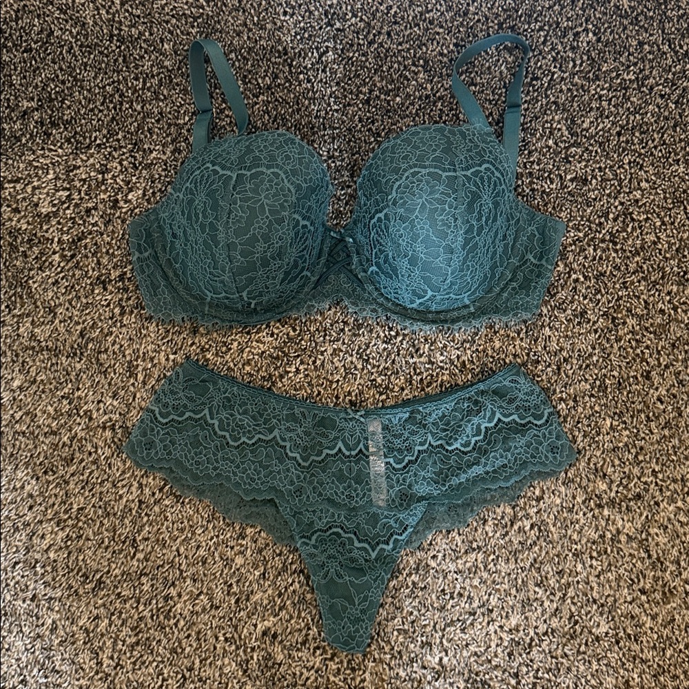 Victoria’s Secret Dream Angels Lined Demi Bra and Panty Set - Size 34DDD / M